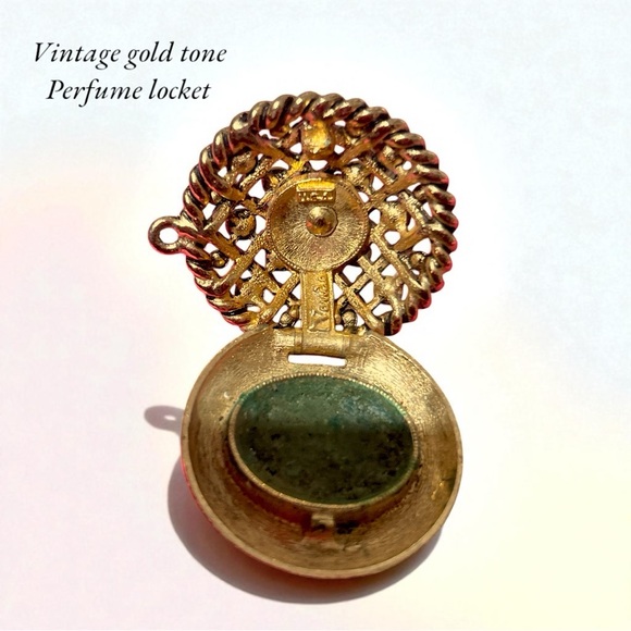 Intricate Gold and Green Brooch - Picture 3 of 4
